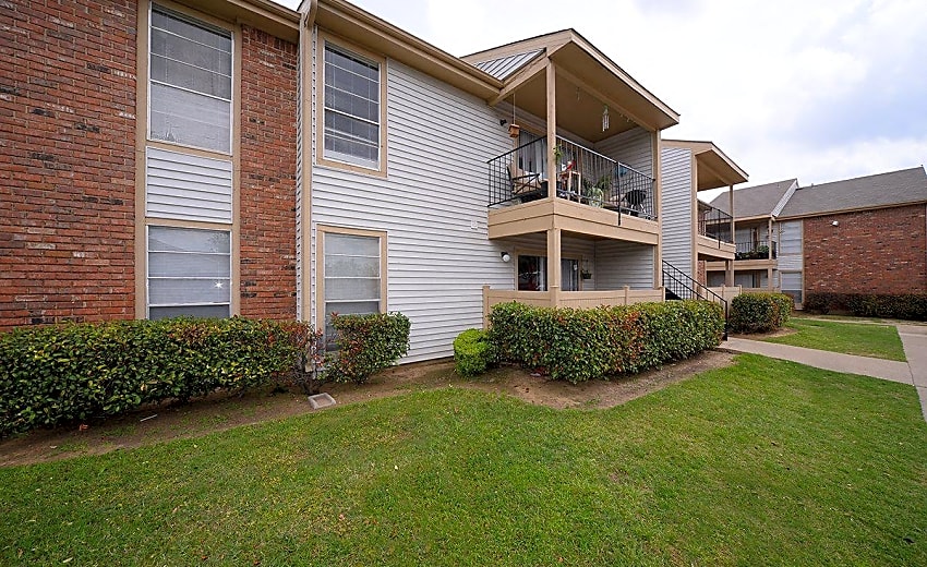 Photos and Video of Trinity Park Apartments in Irving, TX